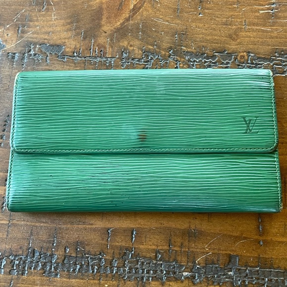 Louis Vuitton Green Epi Wallet - Picture 1 of 12